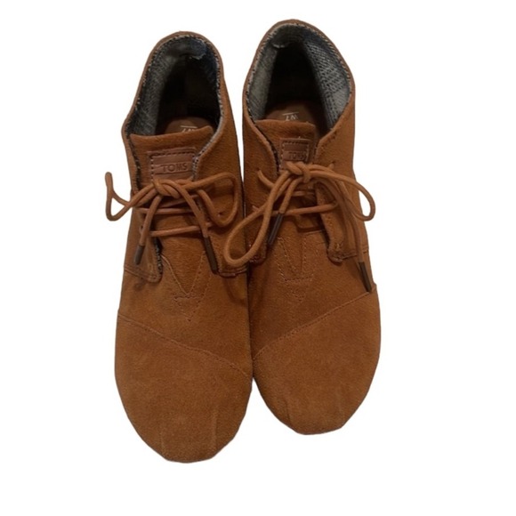 TOMS Chestnut Brown Desert Wedge Lace-Up Suede Ankle Bootie, Size 7, Neutral - Picture 2 of 7